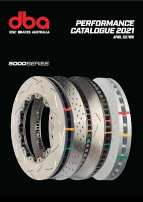 Copertina del catalogo DBA Performance 2021 edizione di aprile che mostra i dischi Serie 5000 con vari motivi superficiali