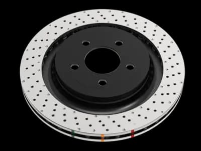 Disco freno prestazionale DBA Serie 4000 XD (XD) con design combinato di intagli e fori passanti per un raffreddamento superiore e una maggiore integrità strutturale Disco freno DBA Serie 4000 XD caratterizzato da fori incrociati non direzionali e intagli su superficie argentata con mozzo centrale nero e indicatori colorati